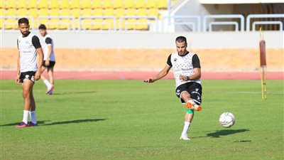 أحمد جمعة يشارك في تدريبات المصري استعدادًا لمواجهة حرس الحدود