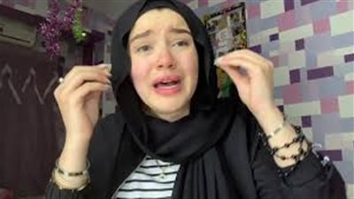 إيداع حنين حسام ومودة الأدهم قفص الاتهام بملابس الحبس الاحتياطي