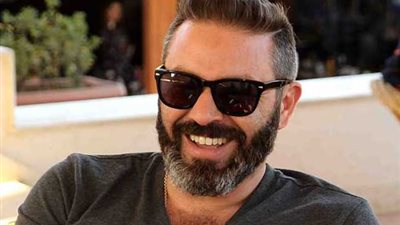 كيف تسبب حازم إمام في إشعال غيرة أحمد حلمي على منى زكي؟