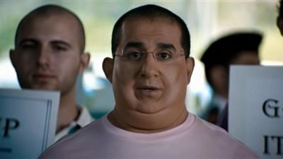 أحمد حلمي: “الجسم بتاع إكس لارج كان 18 كيلو وبيتركب في 5 ساعات”