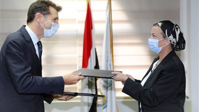 بروتوكول تعاون بين البيئة وفودافون لتدوير المخلفات الإلكترونية ضمن مبادرة “اتحضر للأخضر”