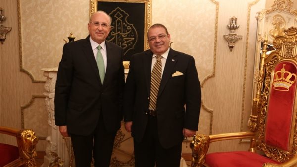 حسن راتب ووزير الصحة