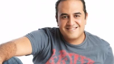 لأول مرة..خالد سرحان يخوض تجربة الغناء بتقديم تتر مسلسل إذاعي