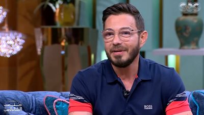 أحمد زاهر: “بترعب من الفئران.. وعايش مع 9 ستات في البيت” (فيديو)