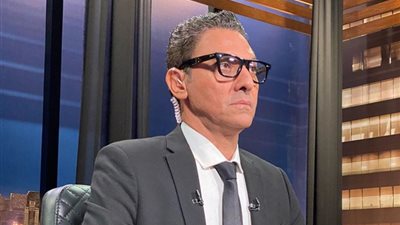 فتحي عبد الوهاب يقدم برنامج “صانع الحدث” بمسلسل القاهرة كابول (صورة)