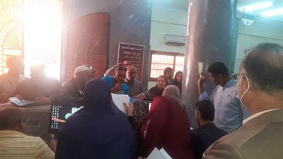 زحام كبير قبل انتهاء المهلة.. الشرقية تستقبل 82 ألف طلب للتصالح وتقنين مخالفات البناء (صور)