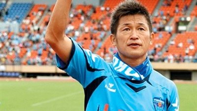 عمره 53.. كازويوشي ميورا يُحطم رقمًا قياسيًّا ويصبح أكبر لاعب يشارك في الدوري الياباني