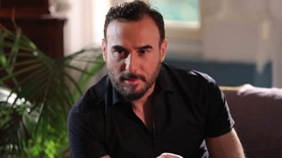 باسم مغنية يتعرض لهجوم شرس بسبب تغريدة عن مصر