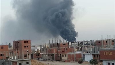 حريق هائل بمصنع في المنطقة الصناعية بمدينة السادات (صور وفيديو)