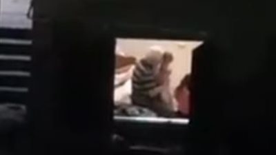 بعد انتشار الواقعة.. القبض على مسن تحرش بطفلة داخل غرفة (فيديو)