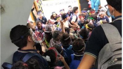 أولياء أمور مدرسة “صحارا الدولية” يناشدون بتطبيق الإجراءات الاحترازية: “حياة ولادنا في خطر” (صور)