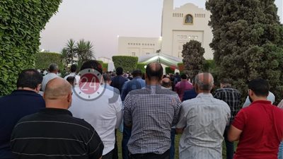 بدء صلاة الجنازة على الراحل محمد فريد خميس بـ النساجون الشرقيون (صور)