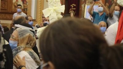 عزيزة كساب تنهار في جنازة زوجها المنتصر بالله (فيديو)