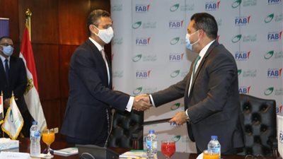 البريد وبنك أبو ظبي الأول يتعاونان في مجال تنظيم الخدمات المالية وصرف تحويلات المصريين بالخارج