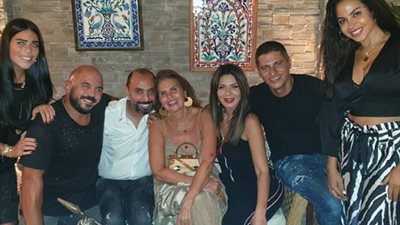 “الناس الحلوة”.. سهرة تجمع يسرا ونجلاء بدر والعسيلي (صورة)