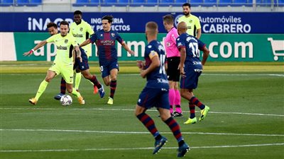 التعادل السلبي يحسم مواجهة أتلتيكو مدريد وويسكا في الدوري الإسباني