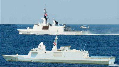 القوات البحرية المصرية والفرنسية تنفذان تدريبًا بحريًّا عابرًا في نطاق الأسطول الشمالي