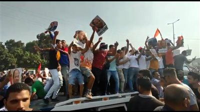 بلافتات تأييد السيسي.. احتشاد مئات المواطنين أمام المنصة بمدينة نصر للمشاركة في احتفالات أكتوبر