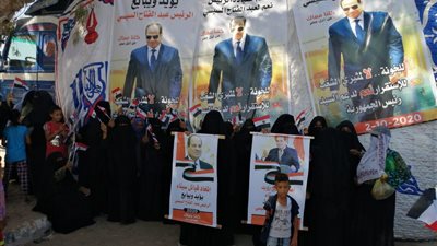 بصور السيسي.. أهالي الشيخ زويد بسيناء يحتشدون للمشاركة في احتفالية نصر أكتوبر