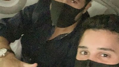 عاصي الحلاني في طريقه للمشاركة باحتفالية ذكرى نصر أكتوبر المقامة بالقاهرة (صورة)