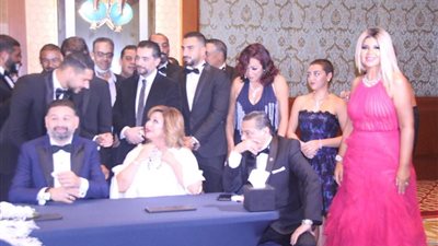 منة شلبي وهاني سلامة.. نجوم الفن في حفل زفاف أمير شاهين (صور)