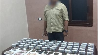 القبض على عامل بحوزته كمية من مخدر الحشيش و6 آلاف قرص مخدر