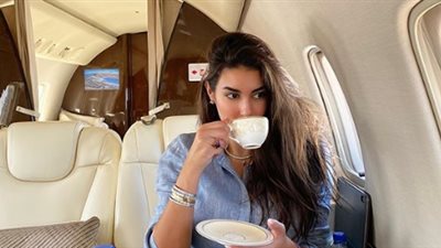 أحدث ظهور لياسمين صبري من داخل طائرة أبو هشيمة الخاصة (صورة)