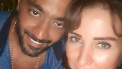 أحمد فلوكس يشكر زوجته رابيا بوصلة “تلقيح” (صورة)