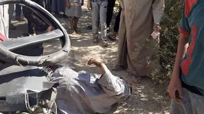 مصرع وإصابة 6 أثر حادث تصادم سيارتين في سوهاج (صور)