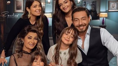 الليلة.. أحمد زاهر وعائلته في ضيافة “صاحبة السعادة”