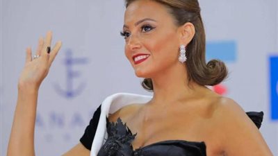 بشرى تشكر “سينرجي” على الاحتفال بعيد ميلادها.. وتنتظر رد الجمهور على سؤالهم (صورة)