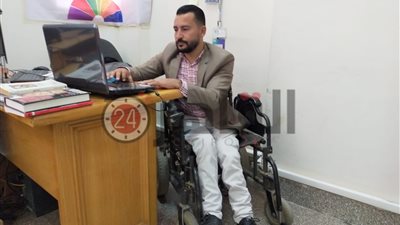 تحدى الإعاقة والتنمر وحصل على الماجستير.. مختار يكشف سر إصابته بشلل الأطفال (صور)