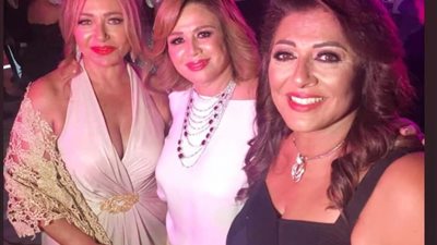 بعد حفل زفاف شقيقها..إلهام شاهين توجه رسالة اعتذار لأصدقائها (صورة)