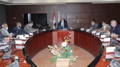وزير النقل يتابع مع شركة “سيمنز” مشروع تحديث نظم الإشارات على خط السكك الحديدية (بنها/ الزقازيق/ الإسماعيلية/ بورسعيد)