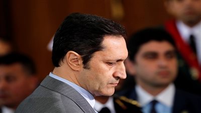 علاء مبارك لمتابع وصف محمد مرسي بحبيب الملايين: “يا أخي اتنيل” (صورة)