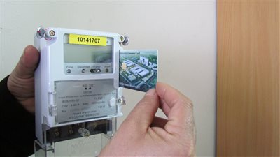 “الكهرباء”: قانون التصالح لا يتعارض مع إجراءات تركيب العدادات الكودية للمناطق العشوائية والمخالفة