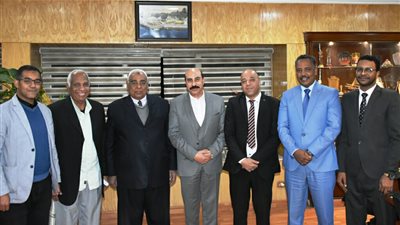 أشرف عطية يهنئ نادي أسوان بعد ضمان البقاء في الممتاز