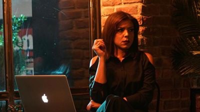 يسرد مأساة العبارة سالم إكسبريس.. ناهد السباعي تروج لفيلمها الجديد “ماكو” (صورة)