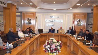 شعبة نقل الأموال بغرفة القاهرة تبحث الاستفادة من مبادرة البنك المركزي 5% لتنمية قطاعها