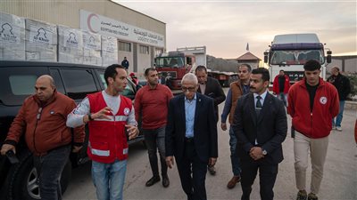 محافظ شمال سيناء يتفقد معبر رفح ومستشفيي الشيخ زويد والعريش ومخازن المساعدات