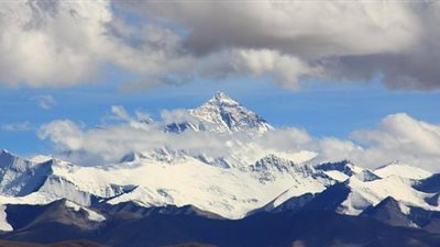 15 ألف دولار.. رفع رسوم تصاريح تسلق إيفرست أعلى جبل بالعالم 36% للمرة الأولى منذ سنوات 