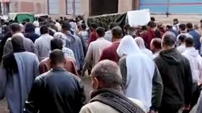 أمه وزوجته مصدومين.. جنازة مهيبة لوداع شاب وابنته لقيا مصرعهما في ترعة بالمنوفية | بث مباشر
