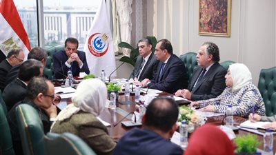  وزير الصحة يناقش الاستراتيجية الوطنية لنفاذ المستحضرات الطبية للأسواق العالمية