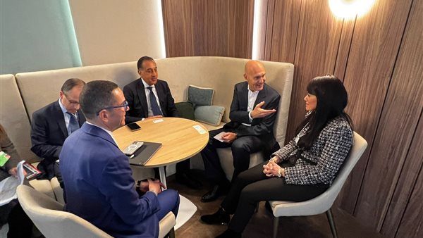 رئيس الوزراء يلتقي