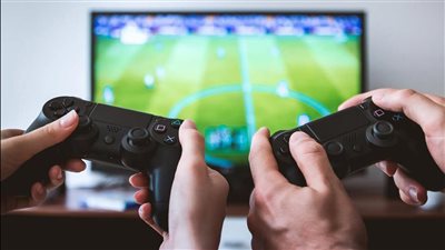 سيدة تطلب الطلاق بسبب إنفاق زوجها راتبه على البلايستيشن