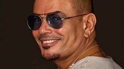 تفاصيل إشعال النيران بسيارة شقيق عمرو دياب.. وسطو مجهولين على محتويات شقة بأكتوبر | بث مباشر