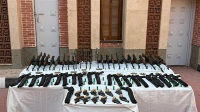 ضبط حائزي المواد المخدرة والأسلحة النارية في عدد من المحافظات