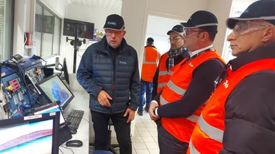 وزير الإسكان يزور مصنع rehlko لصناعة وحدات التوليد الكهربائية بفرنسا