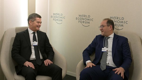 وزير المالية خلال