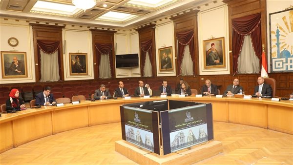 محافظ القاهرة خلال